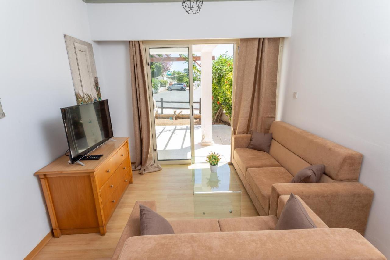 Always Welcome! Near Beach, Cml Swimming Pool Paphos Exterior photo
