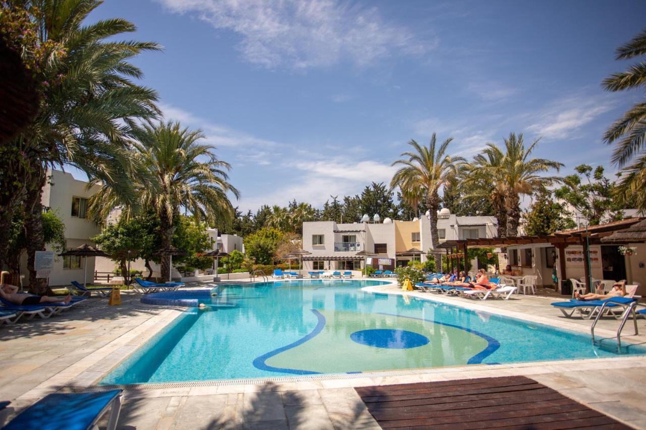 Always Welcome! Near Beach, Cml Swimming Pool Paphos Exterior photo